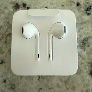 NWOT Apple Wired EarPods with Lightning Connector White Wired Earbuds